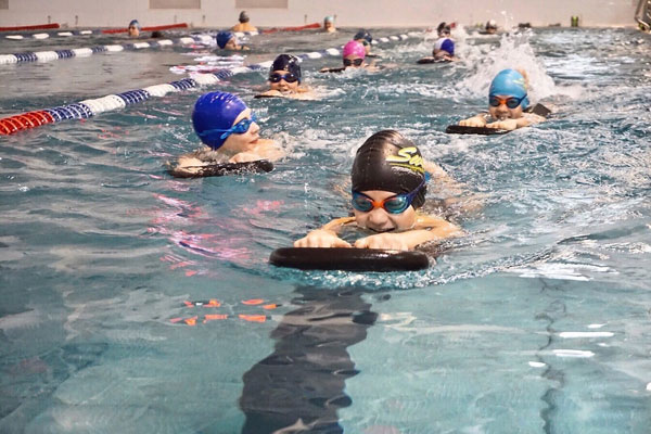 В АКВАМЕДЕ НАУЧАТ ПЛАВАТЬ ВСЕХ