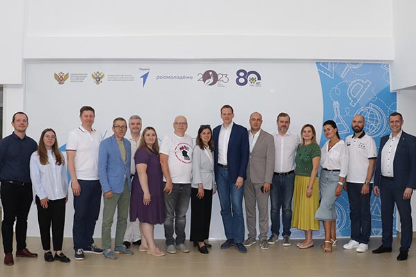 ПРЕКРАСНОЕ СЛОВО «ТОВАРИЩ»!