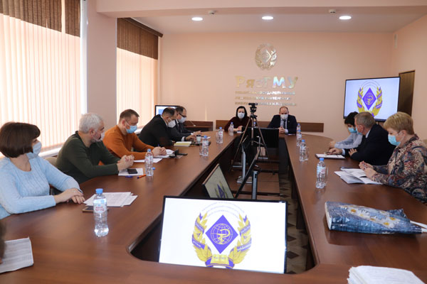 В УНИВЕРСИТЕТЕ ОБСУДИЛИ ВОПРОСЫ ПОВЫШЕНИЯ КАЧЕСТВА ОКАЗАНИЯ ПОМОЩИ ПАЦИЕНТАМ С СЕРДЕЧНО-СОСУДИСТЫМИ ЗАБОЛЕВАНИЯМИ 