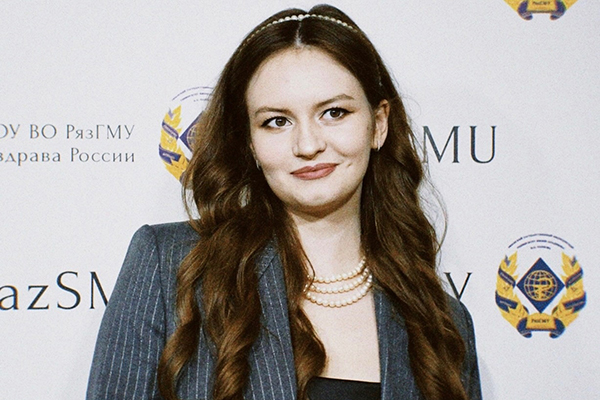 ПЯТИКУРСНИЦА МЕДИКО-ПРОФИЛАКТИЧЕСКОГО ФАКУЛЬТЕТА РЯЗГМУ АННА ГРИГОРОВА СТАЛА ОБЛАДАТЕЛЬНИЦЕЙ СТИПЕНДИИ ПРОФСОЮЗА РАБОТНИКОВ ЗДРАВООХРАНЕНИЯ РФ