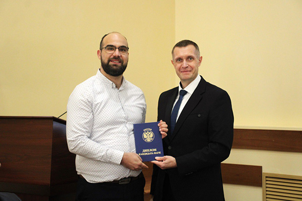 ÉTUDIANTS ÉTRANGERS DE L'UNIVERSITÉ SONT DEVENUS CANDIDAT ÈS SCIENCES