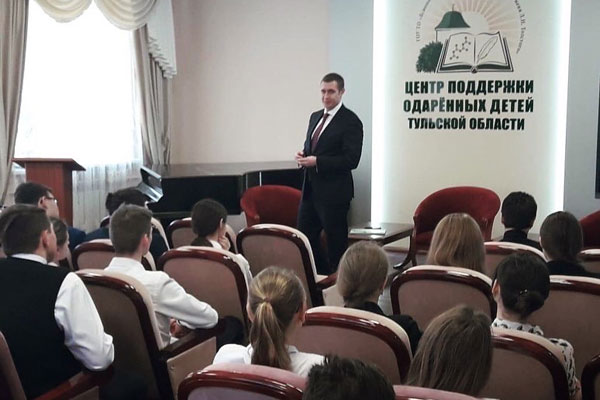 РЕКТОР РЯЗГМУ ВСТРЕТИЛСЯ С ТУЛЬСКИМИ СТАРШЕКЛАССНИКАМИ