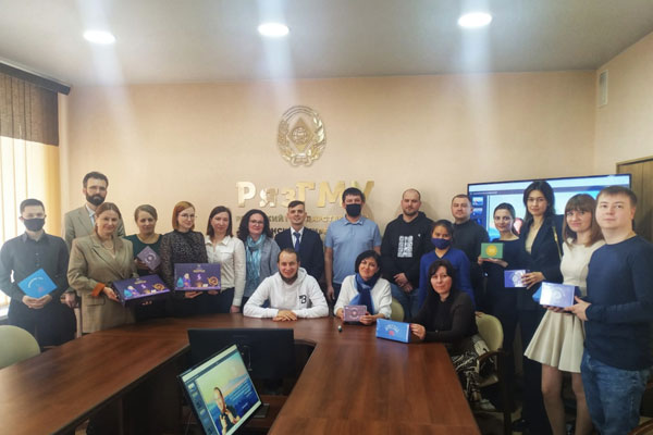 ШЕСТЬ НАСТОЛЬНЫХ ИГР ПО ПОГРУЖЕНИЮ В ПРОФЕССИЮ ПРЕЗЕНТОВАЛИ ПРЕПОДАВАТЕЛИ РЯЗГМУ В ХОДЕ СТРАТСЕССИИ