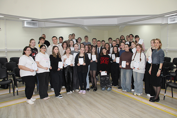 ШКОЛЬНИКИ ПОЛУЧИЛИ ДОКУМЕНТЫ ОБ ОКОНЧАНИИ МЕДКЛАССА И ПОДГОТОВИТЕЛЬНЫХ КУРСОВ