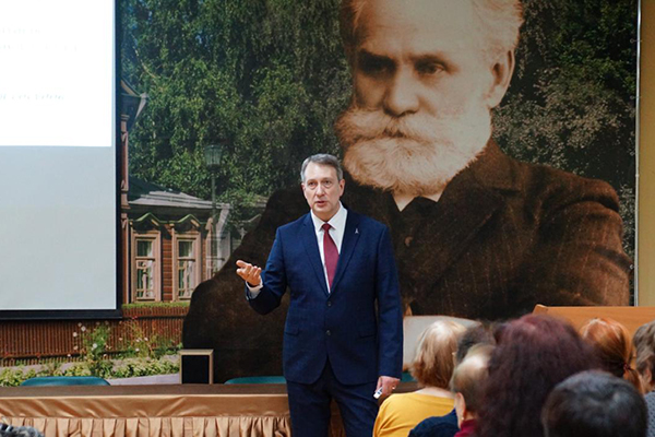 ПРОФЕССОР РЯЗГМУ ВЫСТУПИЛ С ЛЕКЦИЕЙ В МУЗЕЕ-УСАДЬБЕ И.П. ПАВЛОВА 
