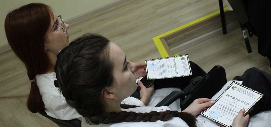 РЕКТОР РЯЗГМУ ВРУЧИЛ ШКОЛЬНИКАМ СВИДЕТЕЛЬСТВА ОБ ОКОНЧАНИИ МЕДИЦИНСКИХ КЛАССОВ