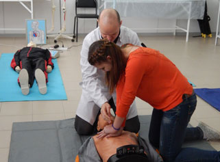 ПРИГЛАШАЕМ НА ЗАНЯТИЯ В ШКОЛУ ПЕРВОЙ ПОМОЩИ  