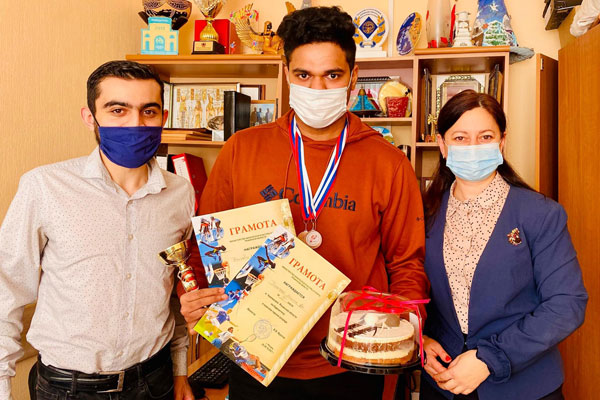 Un étudiant étranger remporte un tournoi de badminton dans la région de Riazan