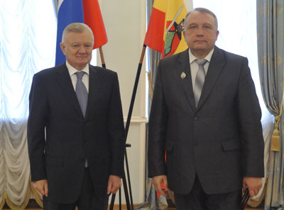 ГУБЕРНАТОР РЯЗАНСКОЙ ОБЛАСТИ ВРУЧИЛ НАГРАДЫ СОТРУДНИКАМ РЯЗГМУ