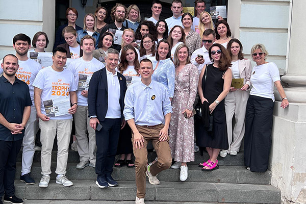 ОРДИНАТОР РЯЗГМУ - ПРИЗЕР ПРЕСТИЖНОГО МЕЖДУНАРОДНОГО КОНКУРСА ПО РЕСТАВРАЦИИ ЗУБОВ