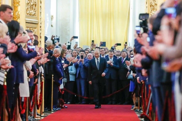 В ТОРЖЕСТВЕННОЙ ЦЕРЕМОНИИ ИНАУГУРАЦИИ ПРЕЗИДЕНТА РОССИИ ВЛАДИМИРА ПУТИНА ПРИНЯЛ УЧАСТИЕ РЕКТОР РЯЗГМУ РОМАН КАЛИНИН 