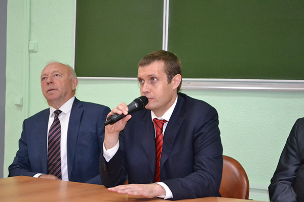 ОТЛИЧНОЕ НАЧАЛО УЧЕБНОГО ГОДА. РЕКТОР РЯЗГМУ ПРОВЕЛ ВСТРЕЧУ СО СТУДЕНТАМИ