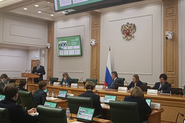 РОМАН КАЛИНИН ПРЕДСТАВИЛ ОПЫТ РЯЗГМУ В ПРОФОРИЕНТАЦИИ НА ЗАСЕДАНИИ СОВЕТА ФЕДЕРАЦИИ ПО СОЦИАЛЬНОЙ ПОЛИТИКЕ