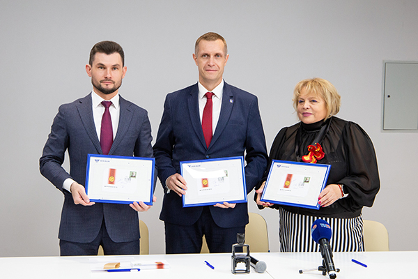 В ДЕНЬ РОЖДЕНИЯ ВЕЛИКОГО ФИЗИОЛОГА ИВАНА ПЕТРОВИЧА ПАВЛОВА, ВЫПУЩЕННАЯ В ЕГО ЧЕСТЬ ПАМЯТНАЯ МАРКА БЫЛА ПОГАШЕНА НА ЕГО РОДИНЕ В СТЕНАХ ВУЗА, КОТОРЫЙ ПОЧТИ 75 ЛЕТ НОСИТ ИМЯ ПРОСЛАВЛЕННОГО УЧЕНОГО