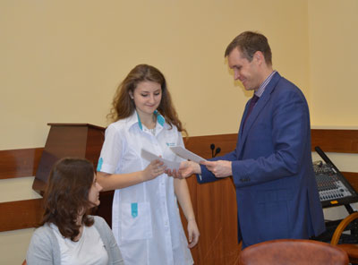 БУДУЩИЕ АБИТУРИЕНТЫ ПОЛУЧИЛИ СВИДЕТЕЛЬСТВА ОБ ОКОНЧАНИИ МЕДИЦИНСКИХ КЛАССОВ И ПОДГОТОВИТЕЛЬНЫХ КУРСОВ 