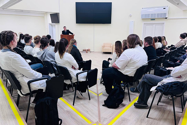 В РЯЗГМУ РЕКТОР ВРУЧИЛ СВИДЕТЕЛЬСТВА ОБ ОКОНЧАНИИ МЕДИЦИНСКИХ КЛАССОВ ШКОЛЬНИКАМ ИЗ ОЗЁР И ШАЦКА