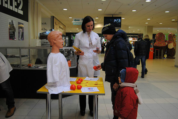 ЗНАНИЯ, СОХРАНЯЮЩИЕ ЖИЗНЬ. СОТРУДНИКИ ЦЕНТРА СИМУЛЯЦИОННОГО ОБУЧЕНИЯ ПРОВЕЛИ ДЛЯ РЯЗАНЦЕВ МАСТЕР-КЛАСС