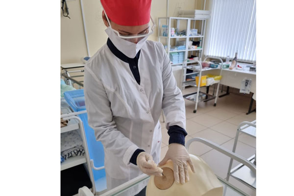 БЕЗОПАСНОСТЬ ПАЦИЕНТА В РАЗРЕЗЕ СЕСТРИНСКИХ ТЕХНОЛОГИЙ ОБСУДИЛИ ОНЛАЙН