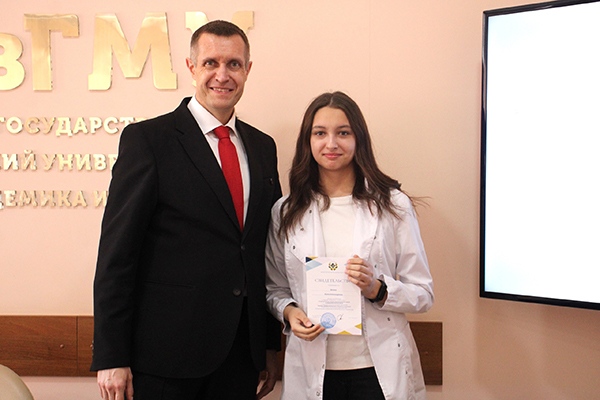 ШКОЛЬНИКАМ ВРУЧИЛИ ДОКУМЕНТЫ ОБ ОКОНЧАНИИ МЕДКЛАССОВ И ДИПЛОМЫ ОЛИМПИАДЫ ПО БИОЛОГИИ