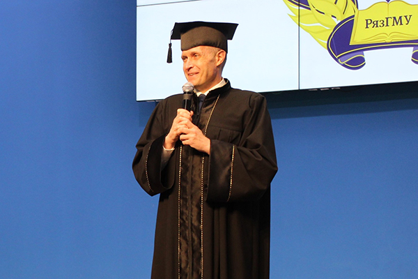 ПОЗДРАВЛЕНИЕ РЕКТОРА РЯЗГМУ Р.Е. КАЛИНИНА ВЫПУСКНИКАМ