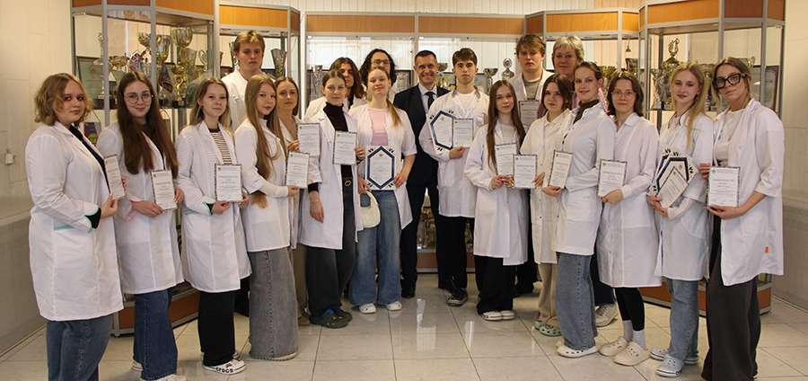 ВРУЧЕНИЕ СВИДЕТЕЛЬСТВ ОБ ОКОНЧАНИИ МЕДИЦИНСКИХ КЛАССОВ ЛИПЕЦКИМ ШКОЛЬНИКАМ