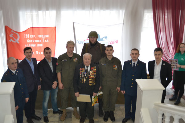В ДЕНЬ НЕИЗВЕСТНОГО СОЛДАТА УЧАСТНИКИ ПОИСКОВОГО ДВИЖЕНИЯ РЯЗГМУ ВРУЧИЛИ КОПИЮ ОРДЕНА РОДСТВЕННИКАМ ПОГИБШЕГО БОЙЦА 