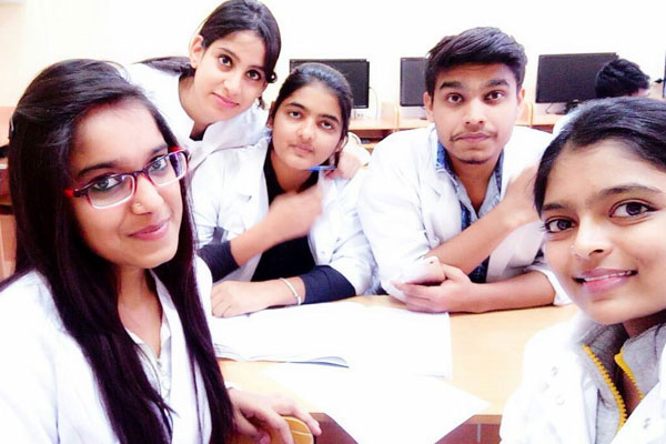 Les étudiants étrangers de l’université d’état de médecine de Riazan ont participé dans le concours de l’essai