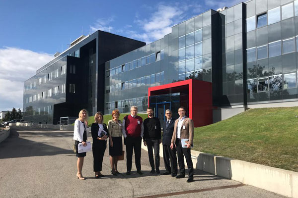 НАЛАЖИВАЯ МЕЖДУНАРОДНОЕ СОТРУДНИЧЕСТВО