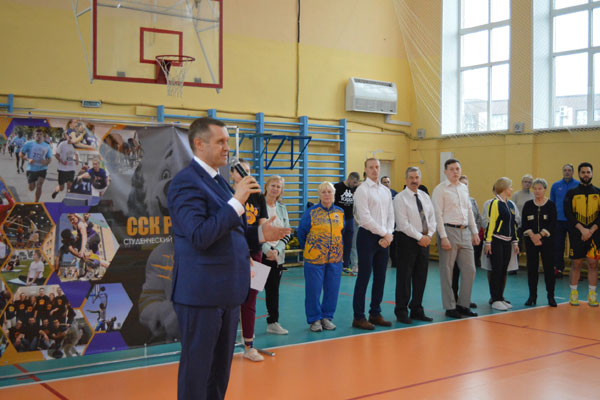 БЫСТРЕЕ. ВЫШЕ. СИЛЬНЕЕ