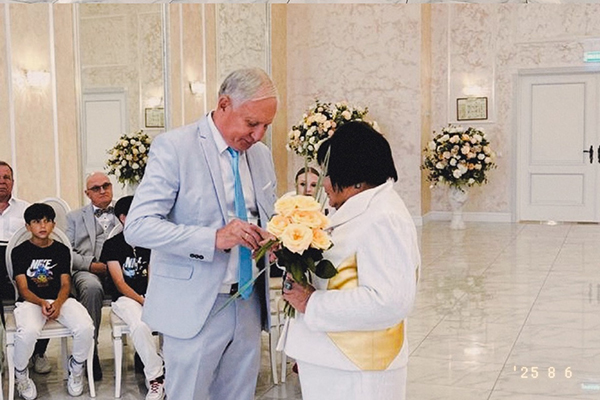 СЕМЬЯ ВРАЧЕЙ ОТМЕТИЛА ЗОЛОТУЮ СВАДЬБУ