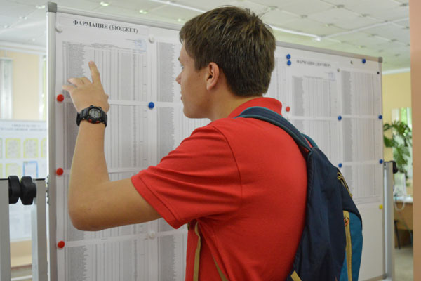 БОЛЕЕ 8000 ЗАЯВЛЕНИЙ ОТ АБИТУРИЕНТОВ ПОДАНО В РЯЗГМУ 