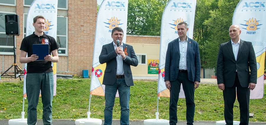 СНОВА НА ПЬЕДЕСТАЛЕ