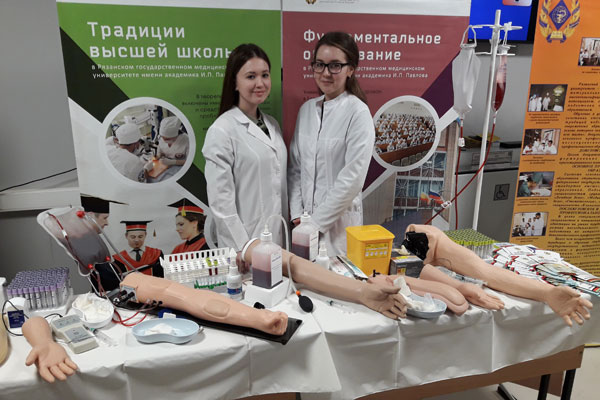 ПРЕДСТАВИТЕЛИ УНИВЕРСИТЕТА ПОМОГЛИ ШКОЛЬНИКАМ ОПРЕДЕЛИТЬСЯ С БУДУЩЕЙ ПРОФЕССИЕЙ