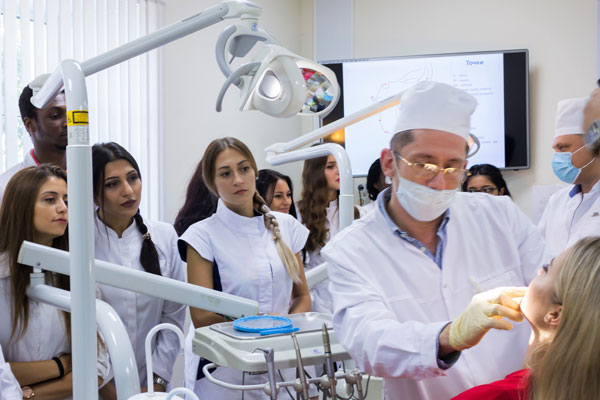 В РЯЗГМУ ГОТОВЯТ СПЕЦИАЛИСТОВ, КОТОРЫЕ СМОГУТ ВЫБРАТЬ ДЛЯ РАБОТЫ ЛЮБУЮ ОБЛАСТЬ СТОМАТОЛОГИИ В ЛЮБОЙ СТРАНЕ МИРА