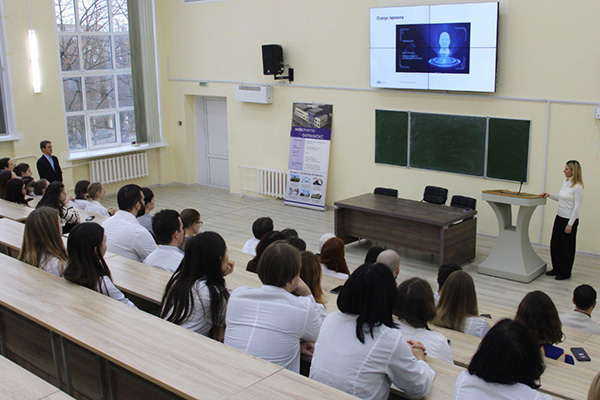 СТУДЕНТЫ РЯЗГМУ ВСТРЕТИЛИСЬ С ГЕНДИРЕКТОРОМ ОКТАФАРМА-ФАРМИМЭКС